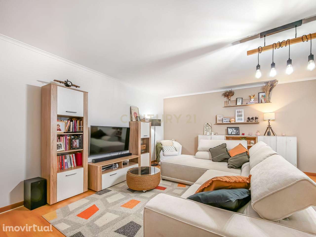 Espaçoso Apartamento T2 com garagem, varanda e arrecadação em Fitares, - Grande imagem: 4/40