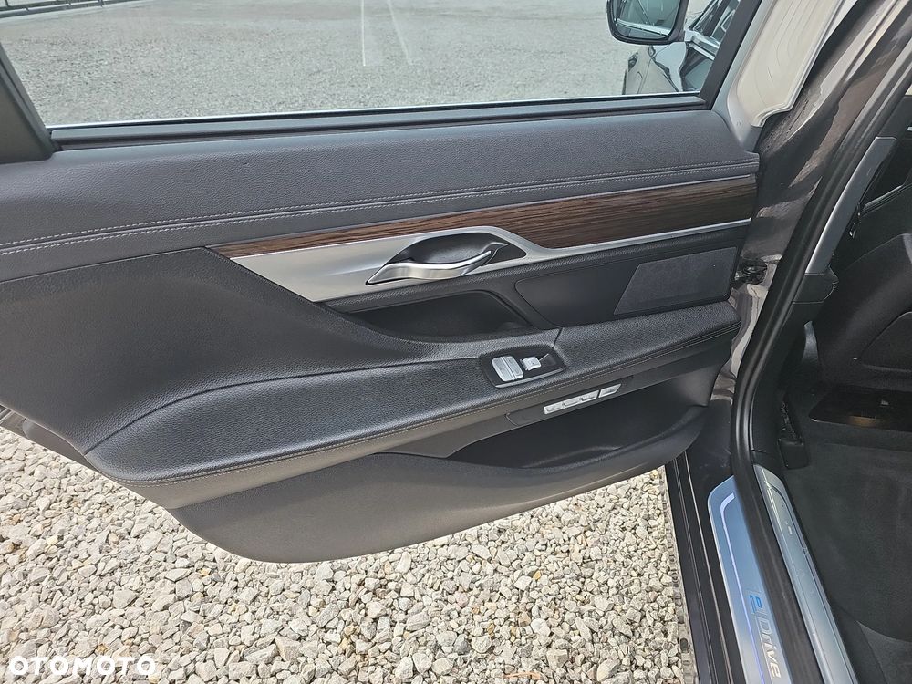 BMW Seria 7 740Le xDrive iPerformance - 25