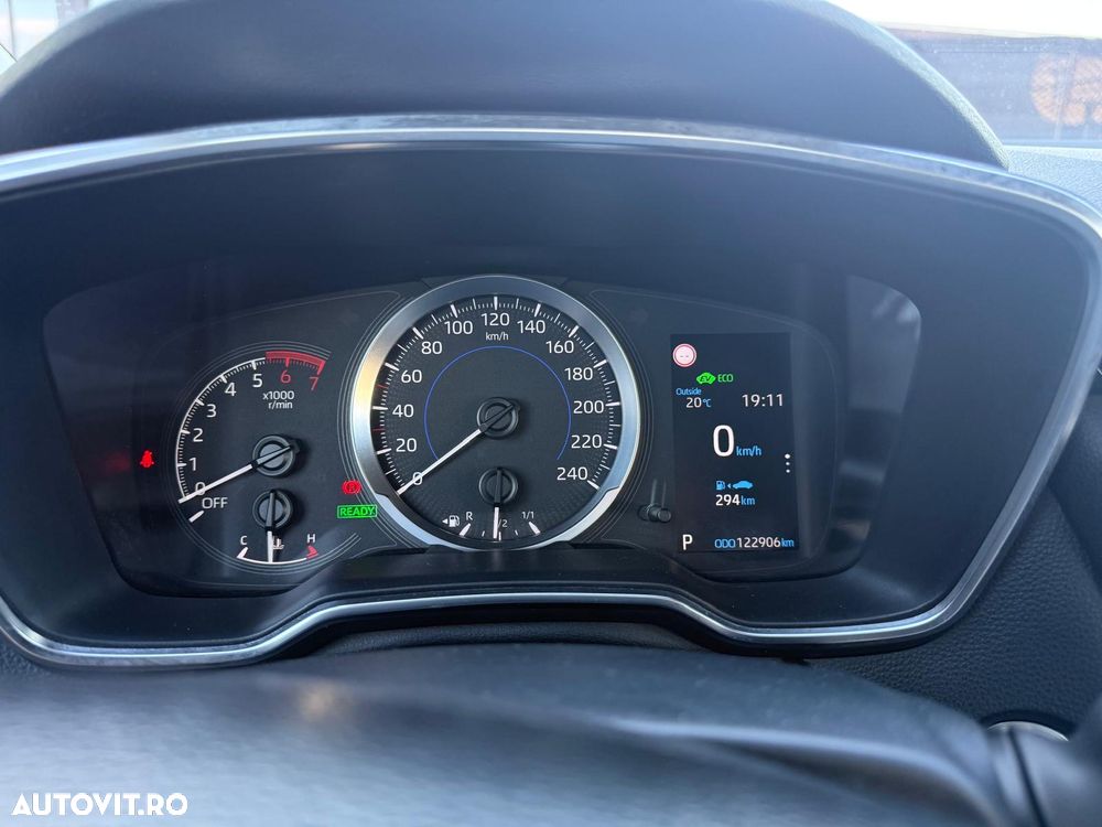 Toyota Corolla 1.8 HSD Business - 8
