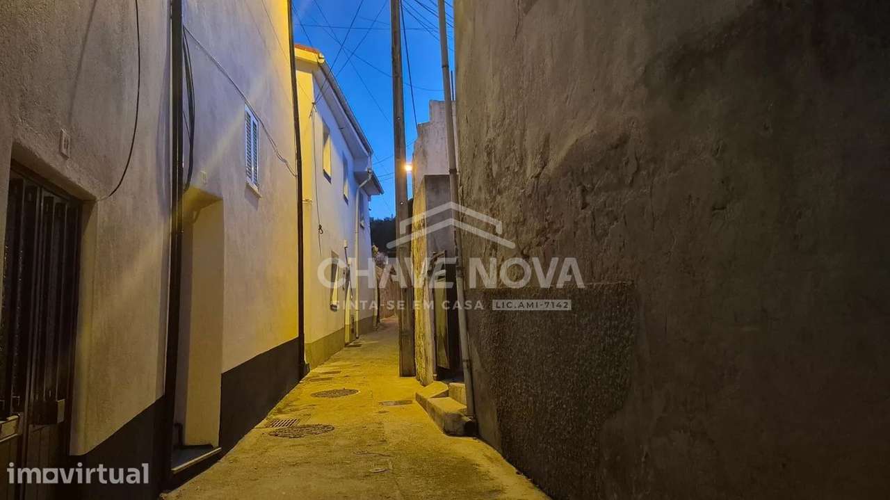 Moradia T4 integrada num conjunto habitacional tradicional - Grande imagem: 5/28