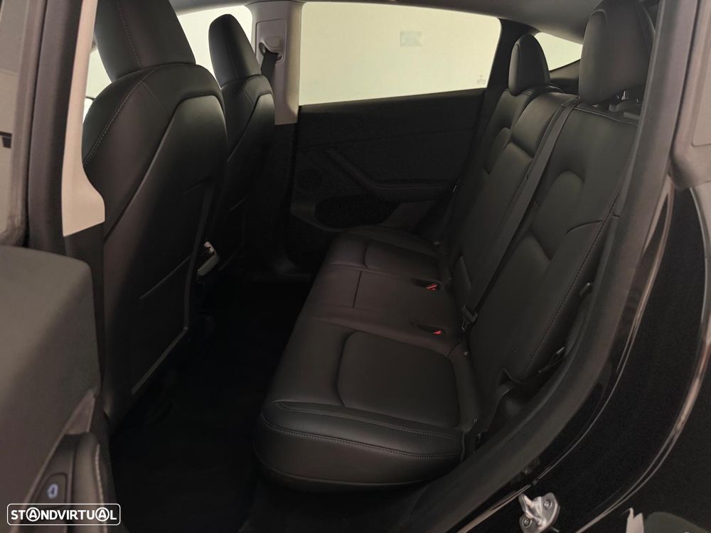 Tesla Model Y Long Range Dual Motor AWD - 12