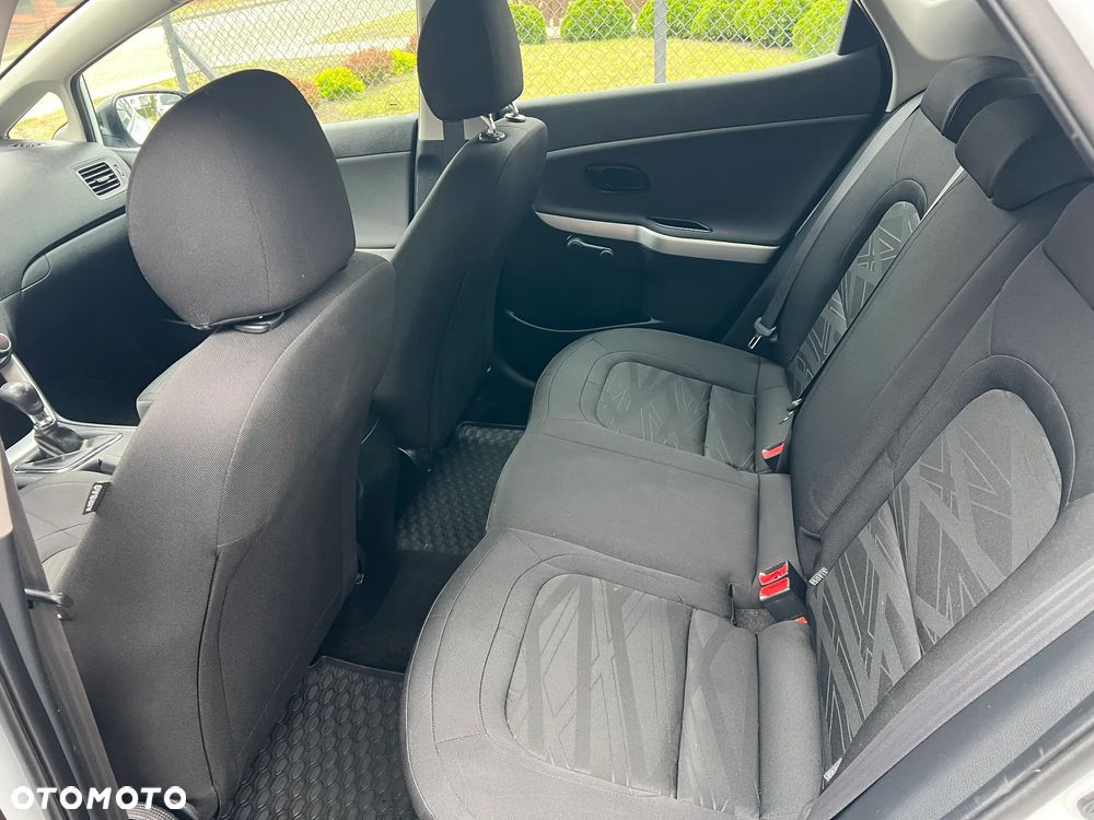 Kia Ceed 1.4 L - 9