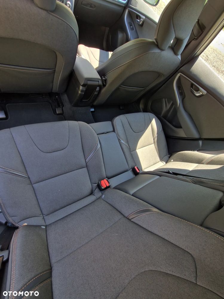 Volvo V40 D2 Drive-E Momentum - 19