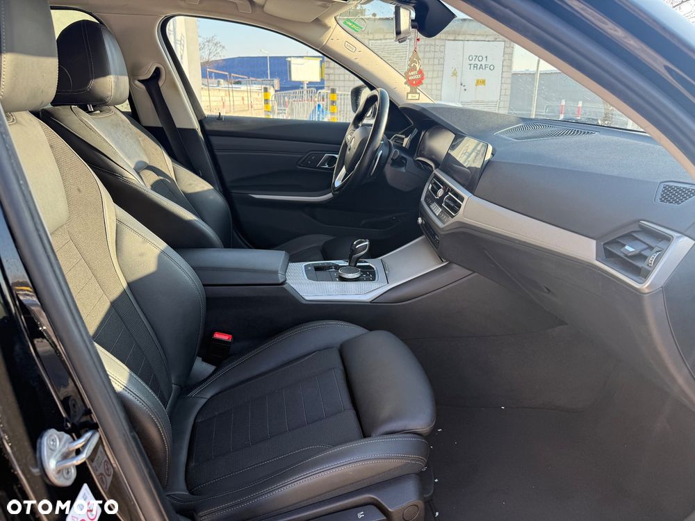 BMW Seria 3 330e Sport Line sport - 16