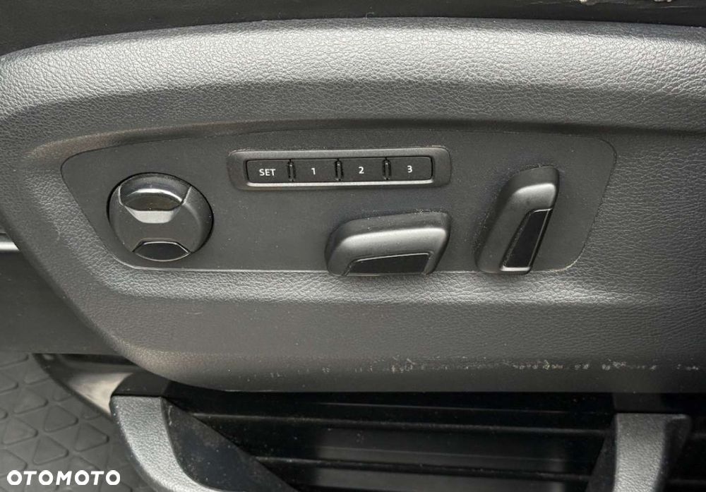 Volkswagen Multivan - 24