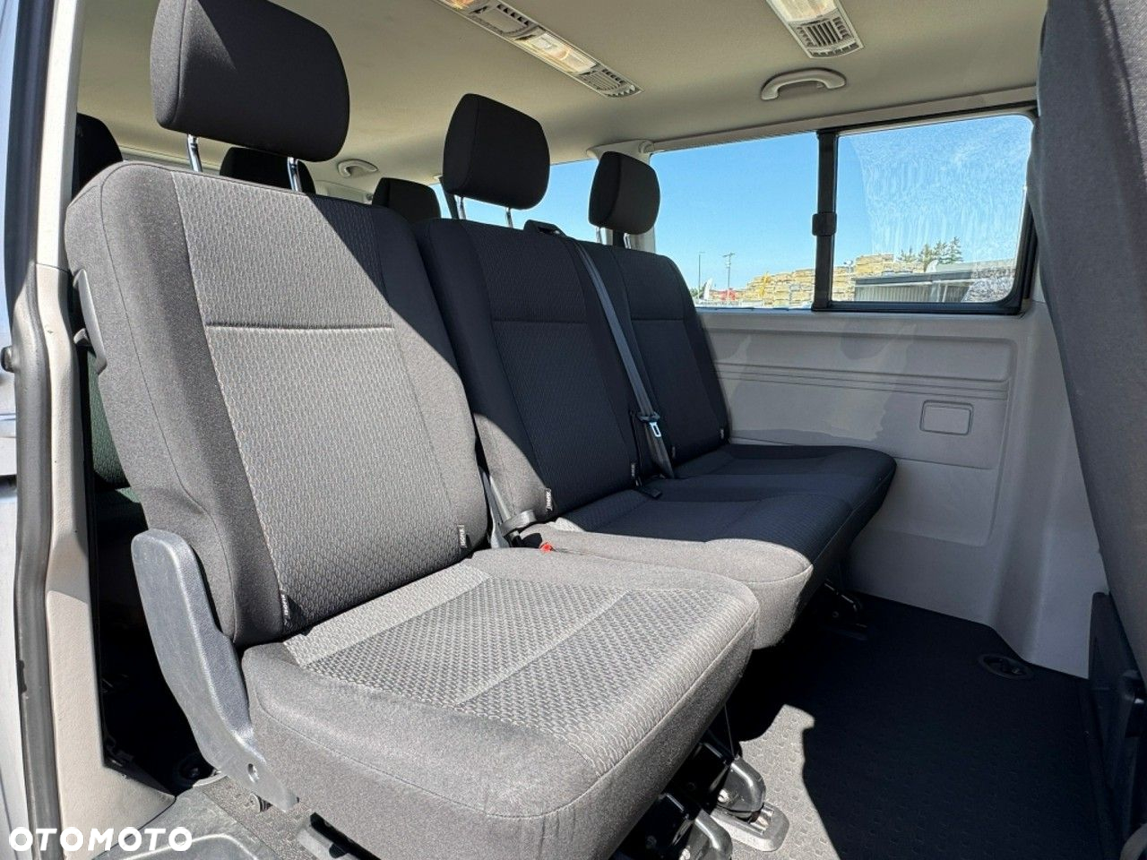 Volkswagen Caravelle - 16