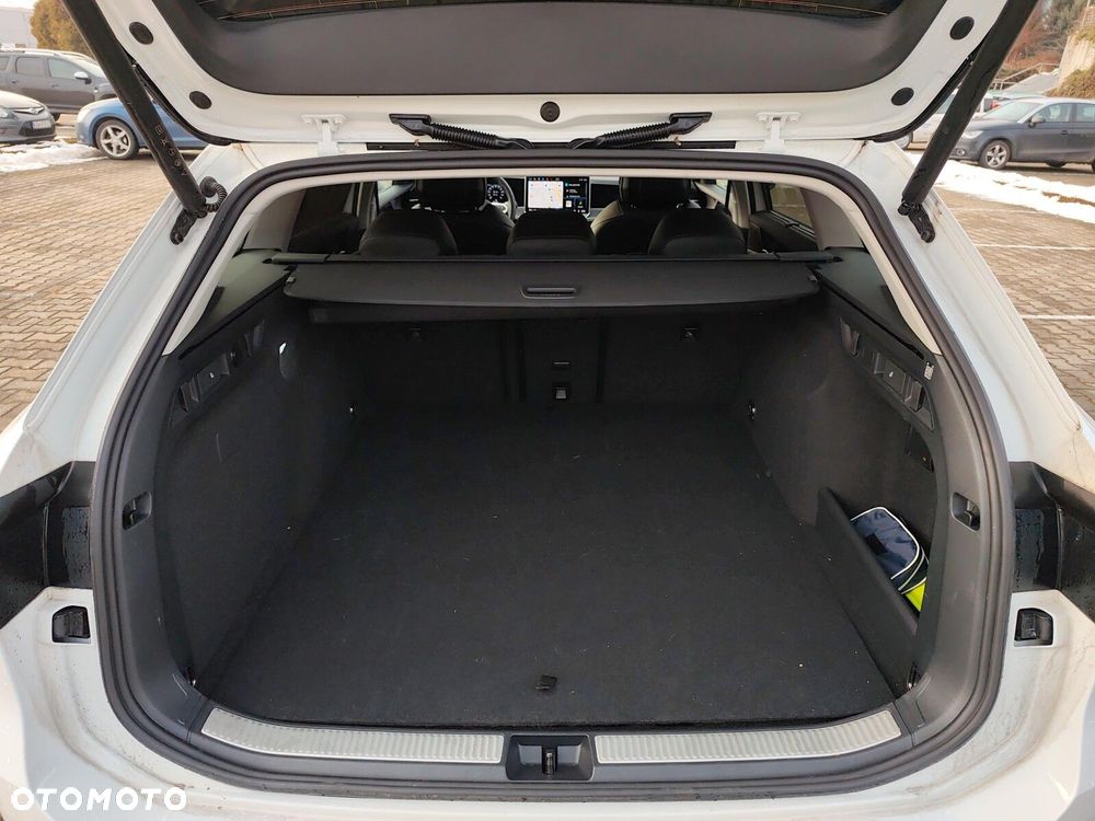 Volkswagen Passat - 33