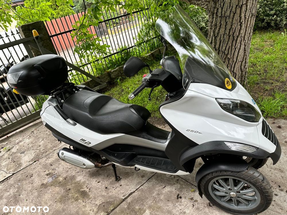 Piaggio MP-3 - 15