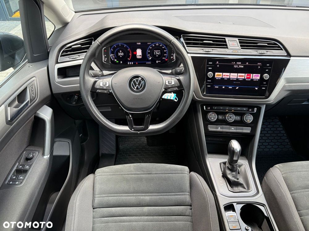 Volkswagen Touran - 11