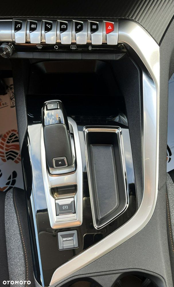 Peugeot 3008 1.2 PureTech Active S&S EAT8 - 18