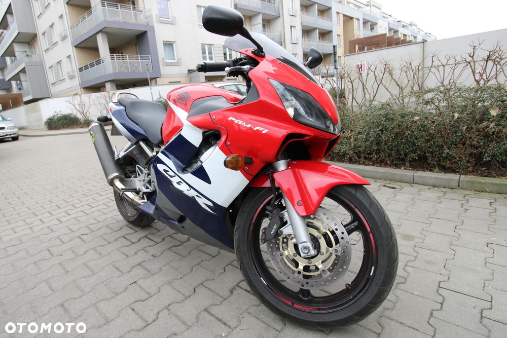 Honda CBR - 1