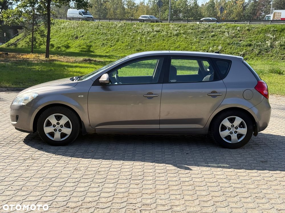 Kia Ceed 1.4 Comfort + - 8