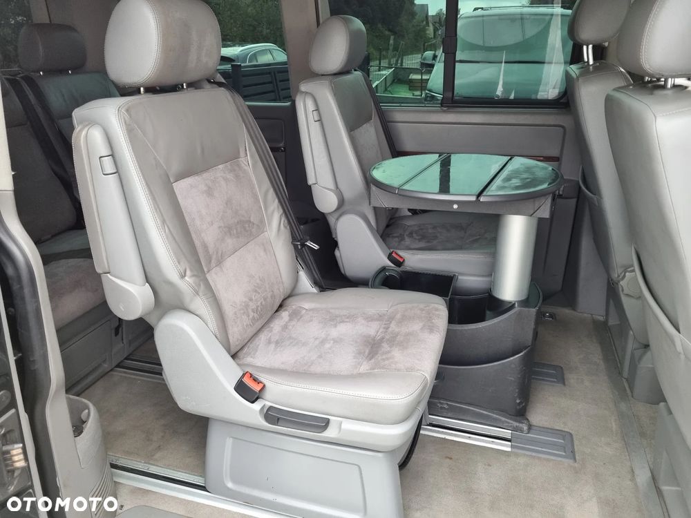 Volkswagen Multivan - 28