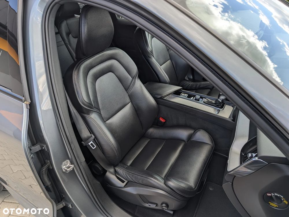 Volvo XC 60 D4 R-Design - 36