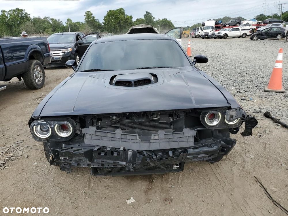 Dodge Challenger - 19
