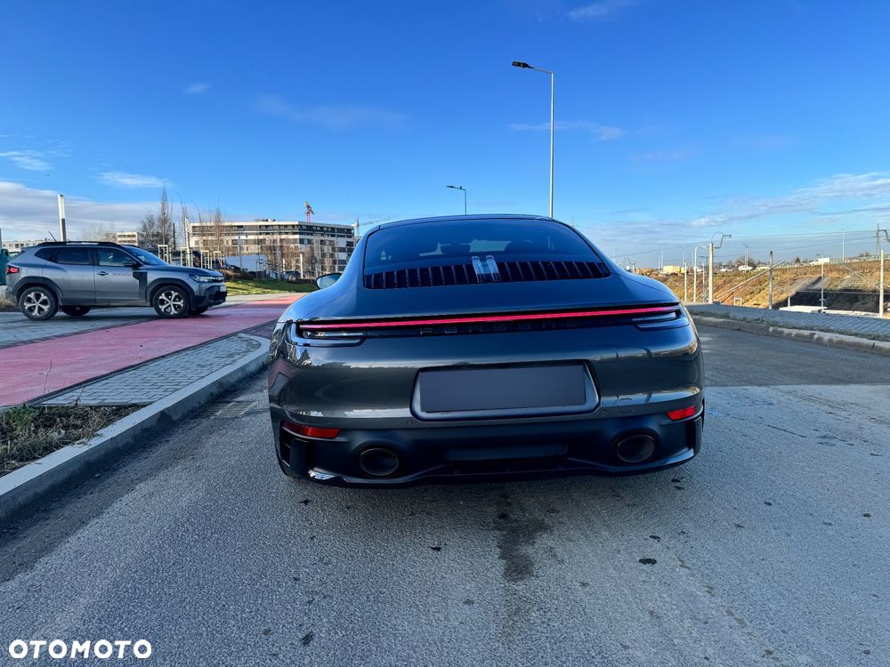 Porsche 911 Carrera GTS - 16