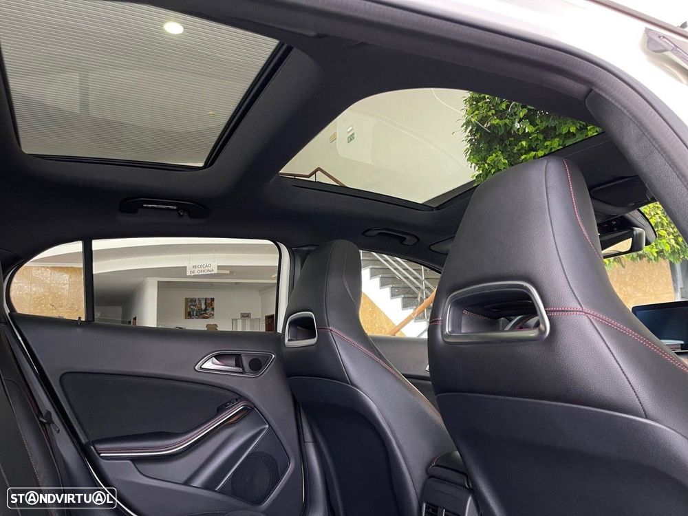 Mercedes-Benz GLA 200 d AMG Line - 12
