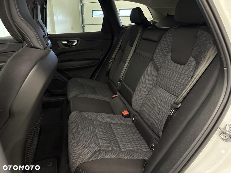 Volvo XC 60 B4 D Momentum Pro - 20