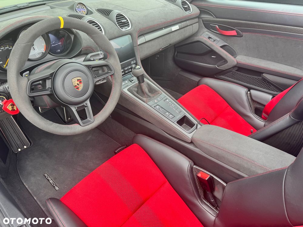 Porsche 718 Spyder - 17