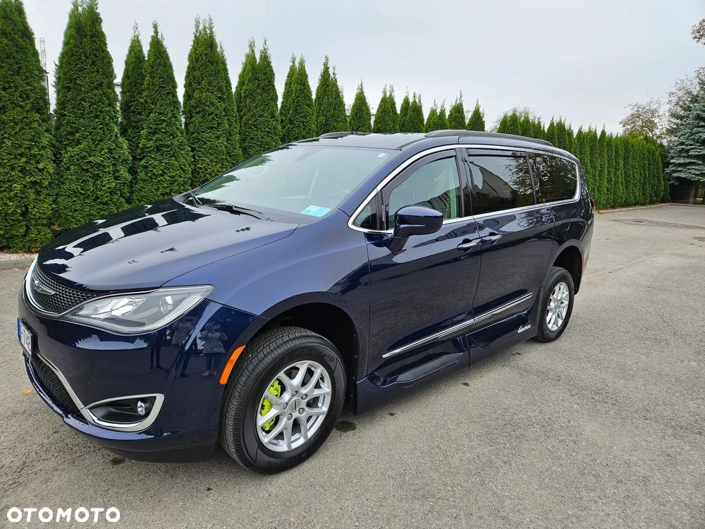 Chrysler Pacifica - 6