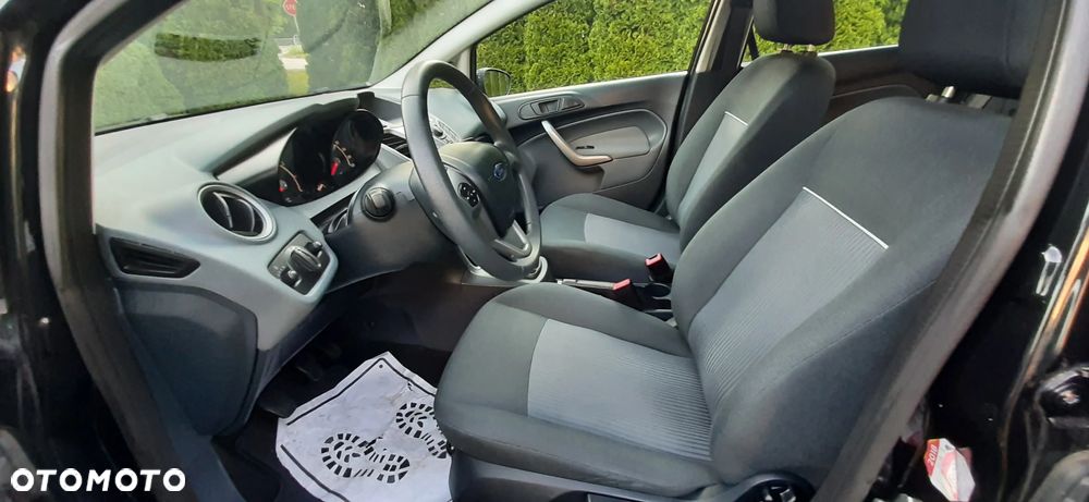 Ford Fiesta - 24