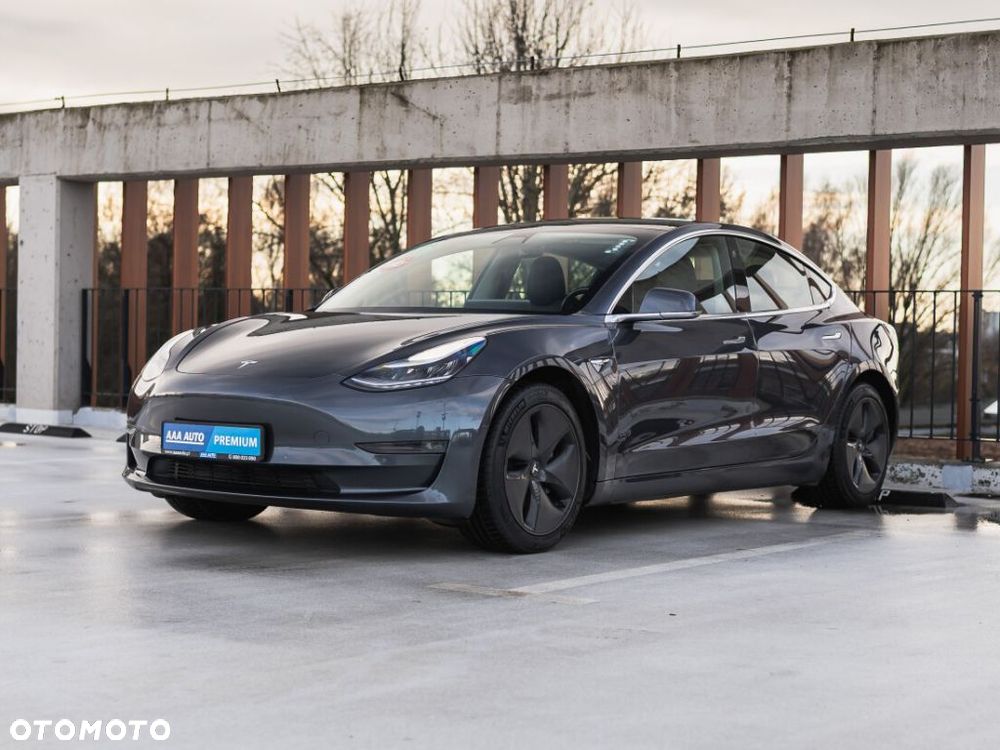Tesla Model 3 - 1