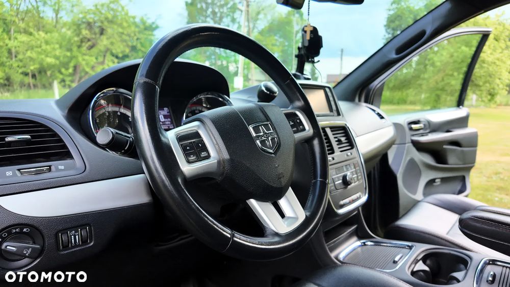 Dodge Grand Caravan - 19