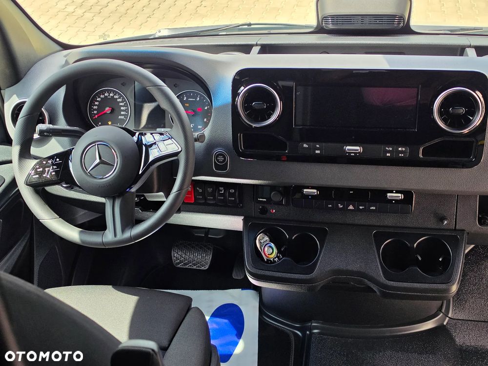 Mercedes-Benz Sprinter 519 - 8