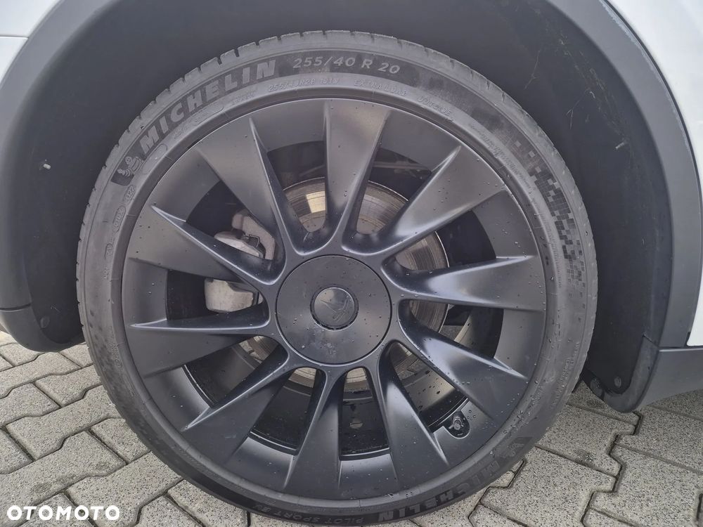 Tesla Y Long Range AWD - 15