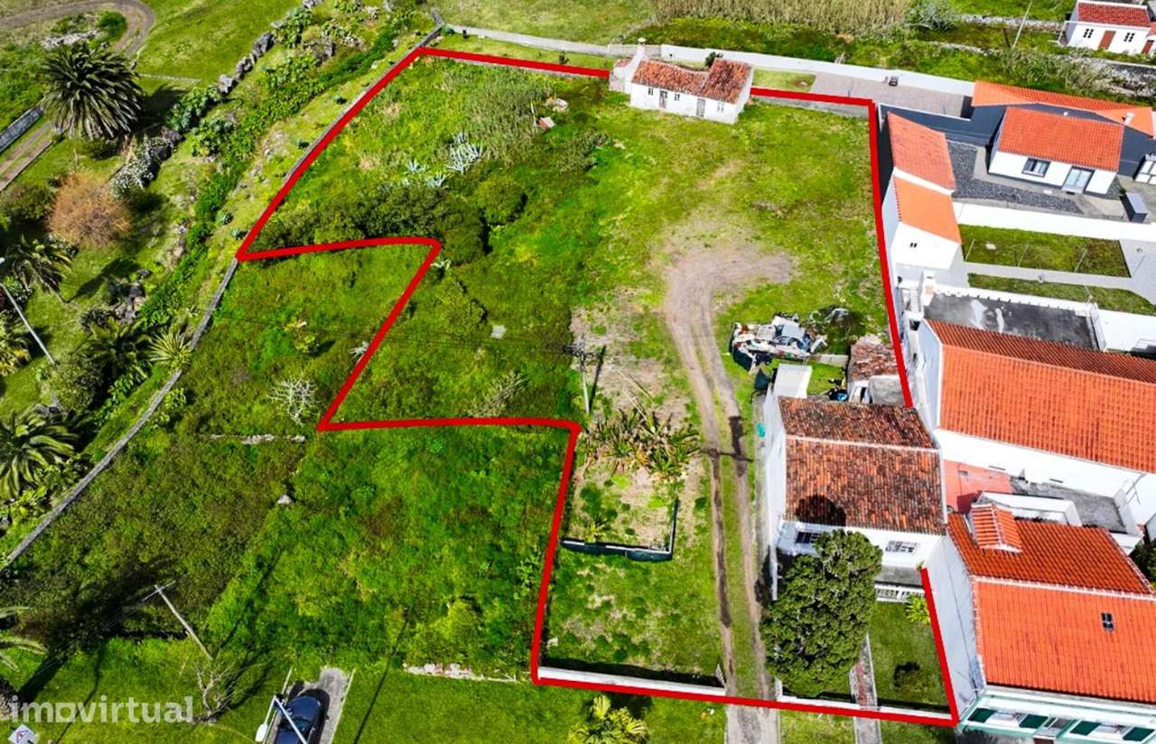 Moradia T2 com enorme potencial - Avenida de Santa Maria, Vila do Port - Grande imagem: 2/14