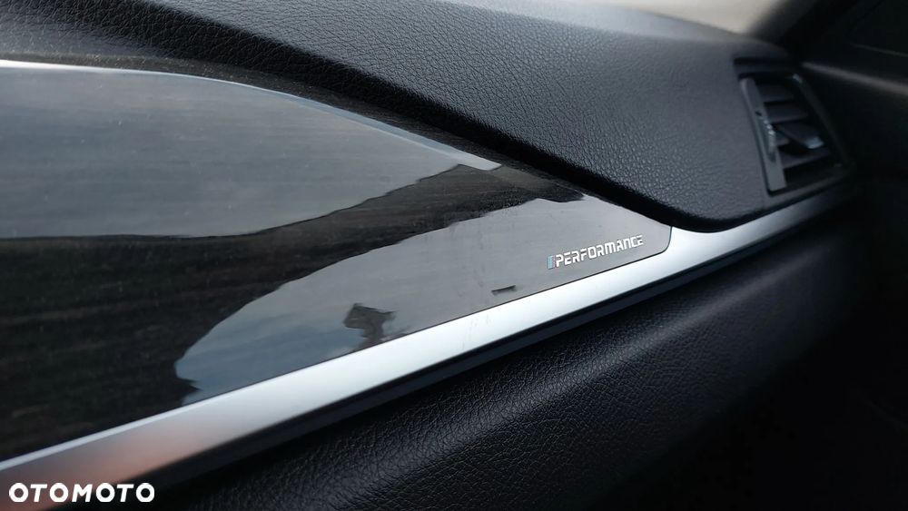 BMW Seria 3 328i xDrive Sport-Aut Luxury Line - 38