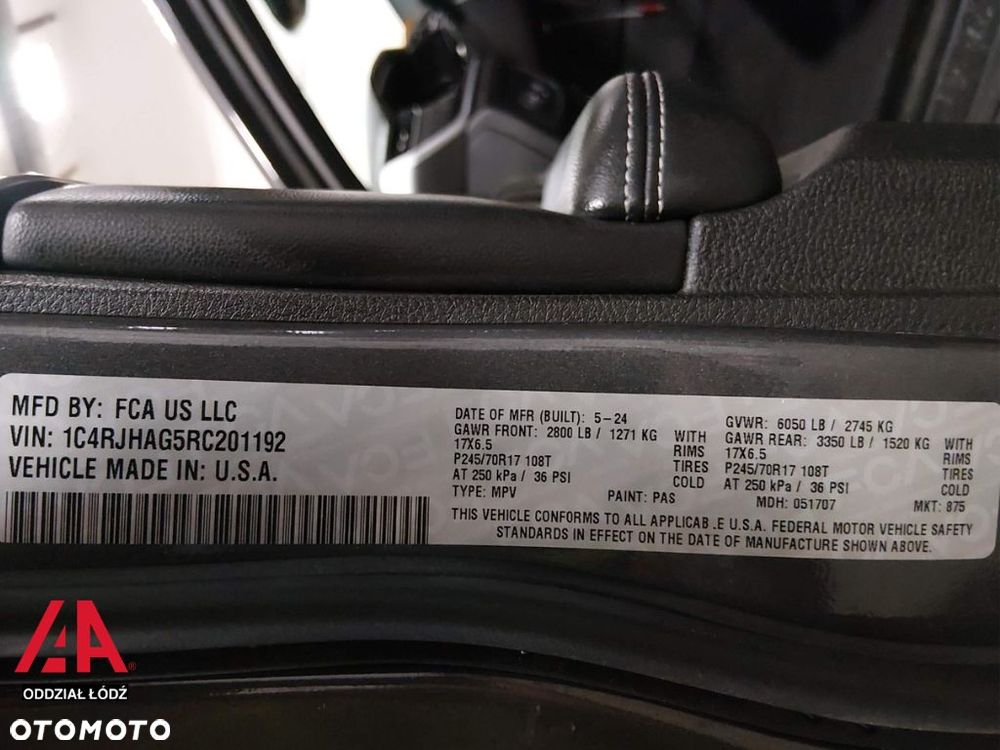 Jeep Cherokee - 12