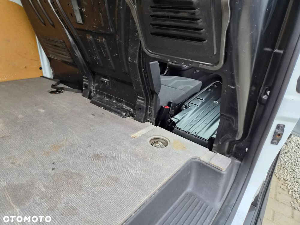Ford Transit Connect - 17