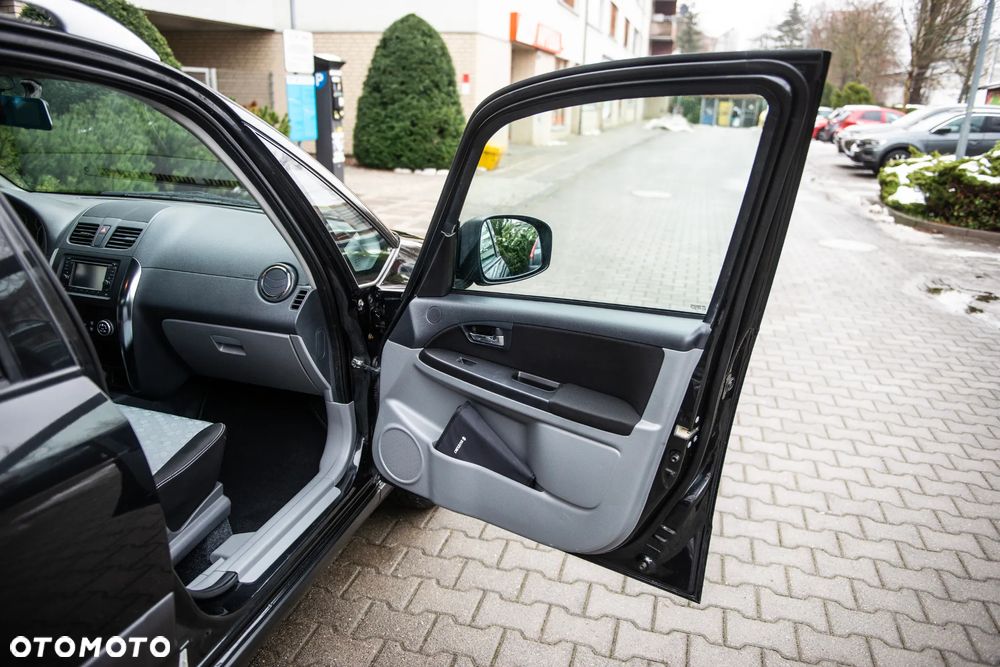 Suzuki SX4 1.6 Premium - 22