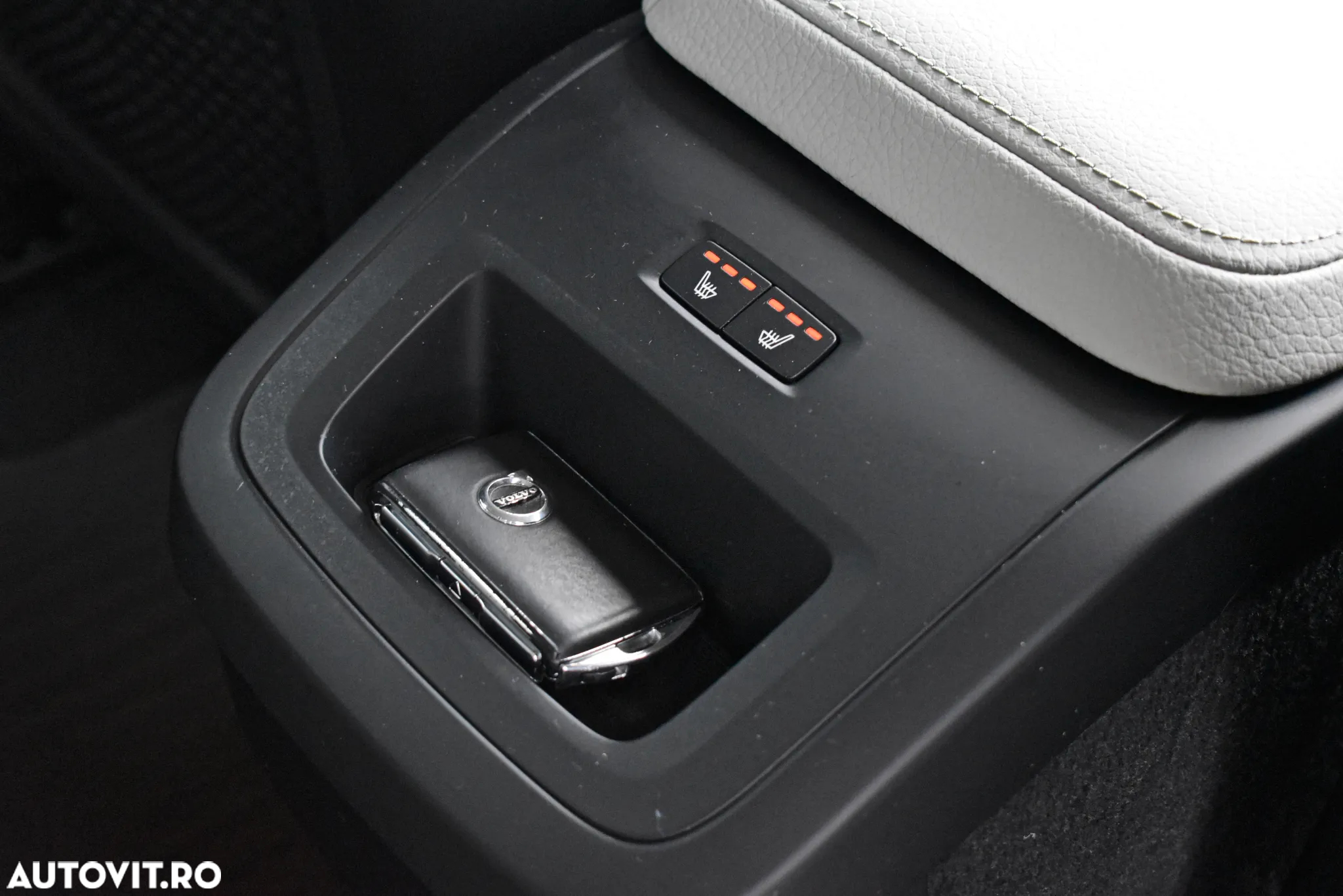 Volvo XC 60 B4 MHEV AT8 AWD Inscription - 25