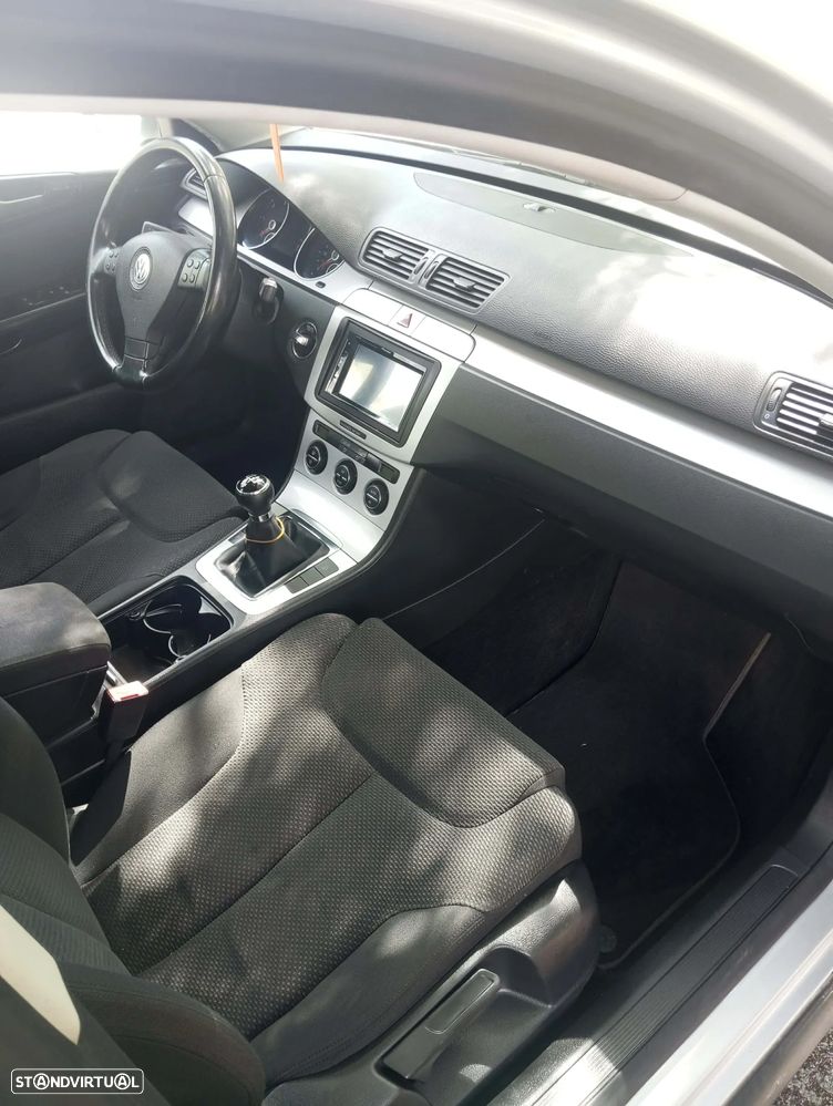 VW Passat 2.0 TDI Trendline BlueMotion - 2