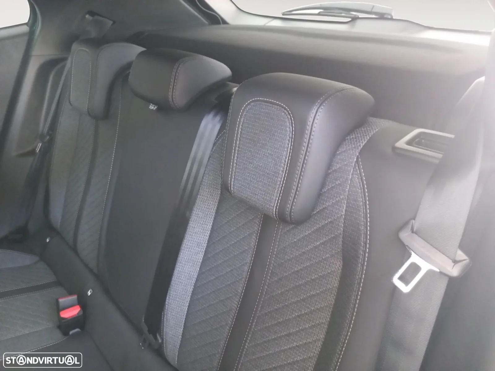 Peugeot 2008 1.2 PureTech Allure - 11