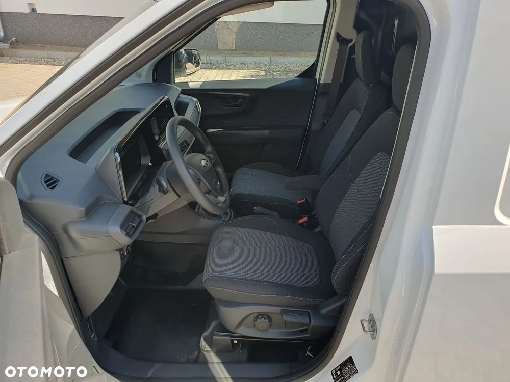 Ford Transit Courier - 14