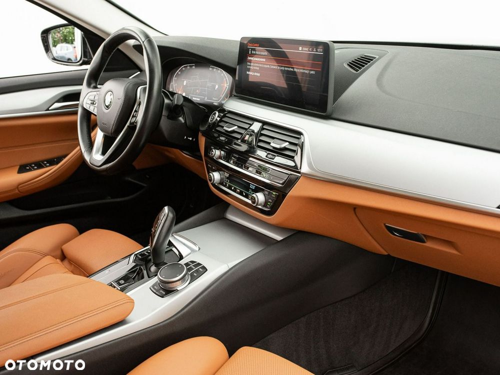 BMW Seria 5 520i mHEV - 30