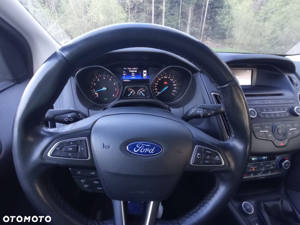 Ford Focus 1.0 EcoBoost Ambiente - 17