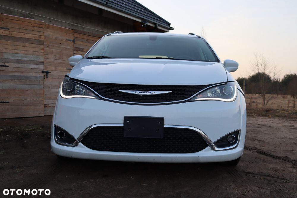 Chrysler Pacifica - 10