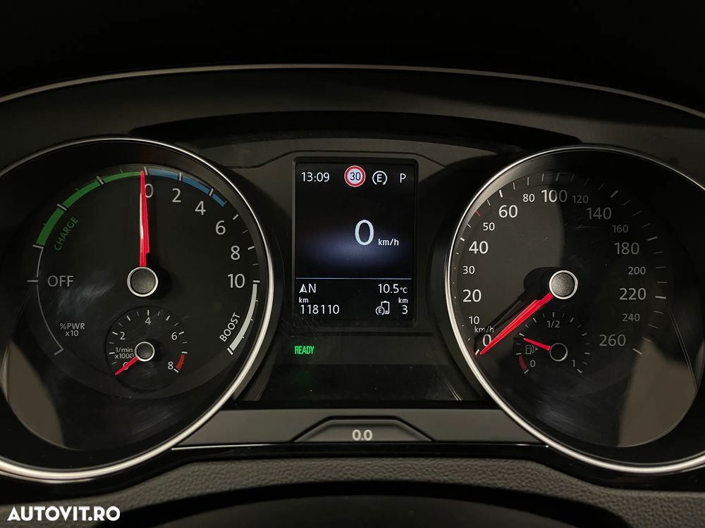 Volkswagen Passat - 34