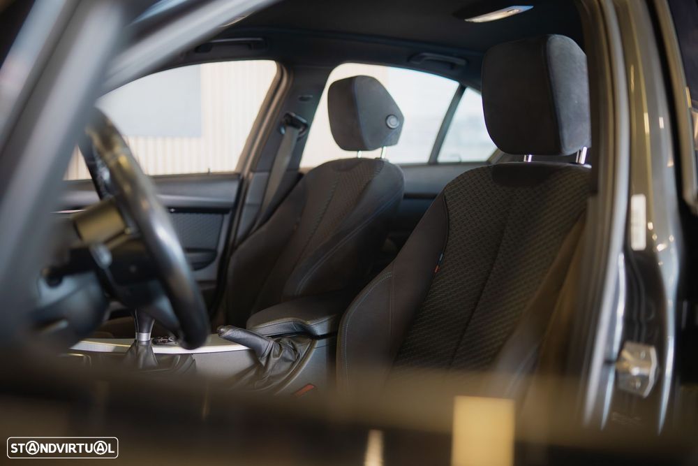 BMW 318 d Pack M - 26