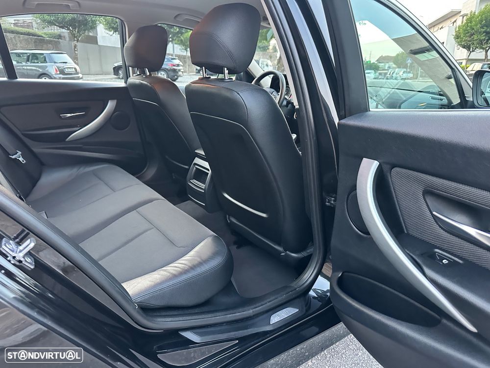 BMW 320 d Auto Line Modern - 34