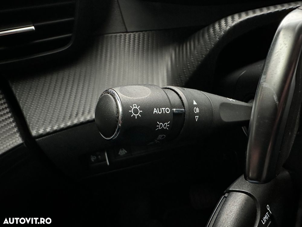 Peugeot 208 1.2 L PureTech STT EAT8 Allure - 30