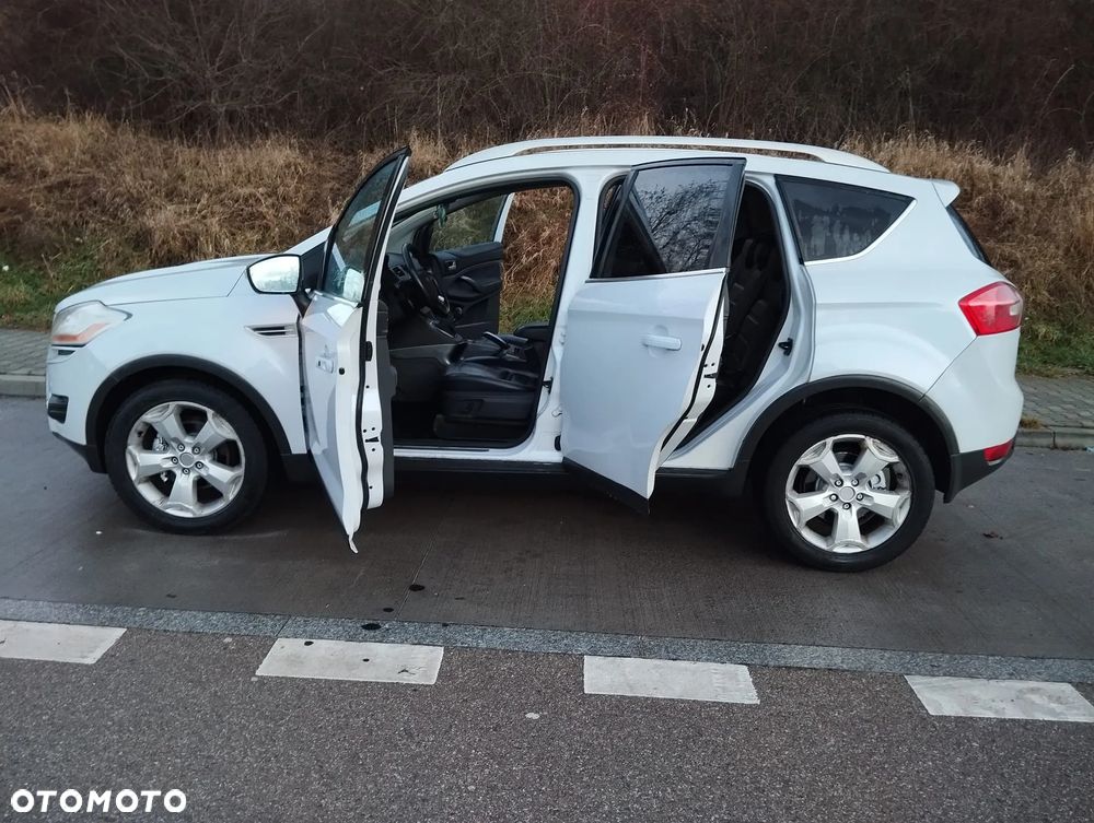 Ford Kuga 2.0 TDCi 2x4 Titanium - 18