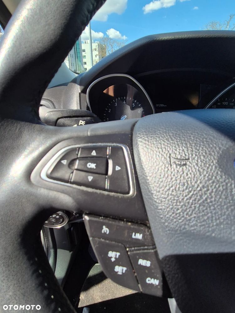 Ford Focus 1.0 EcoBoost Titanium - 17