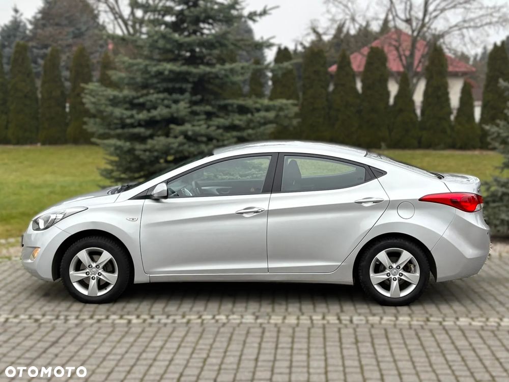 Hyundai Elantra 1.6 Comfort - 10