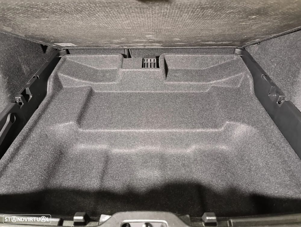 Volvo XC 40 1.5 T2 Momentum Geartronic - 16