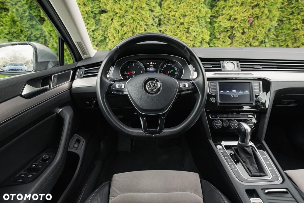 Volkswagen Passat - 11